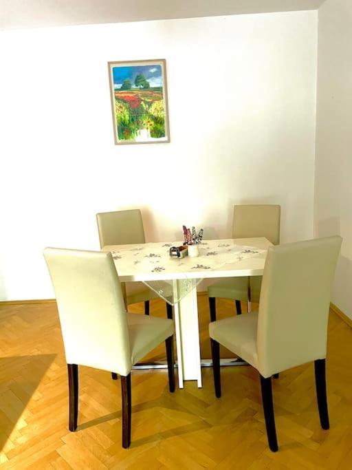 2,5 Izbovy Apartman V Ruzinove S Parkovanim Zdarma Братислава Экстерьер фото